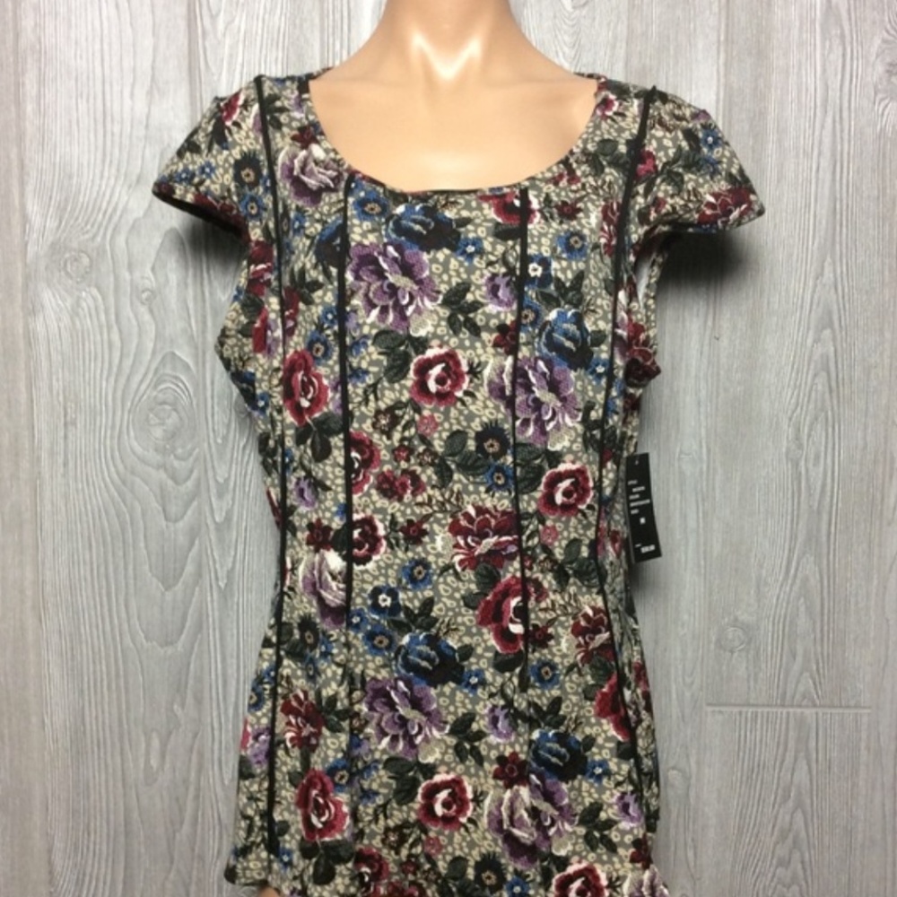 NWT Sweet Floral Stretch Top